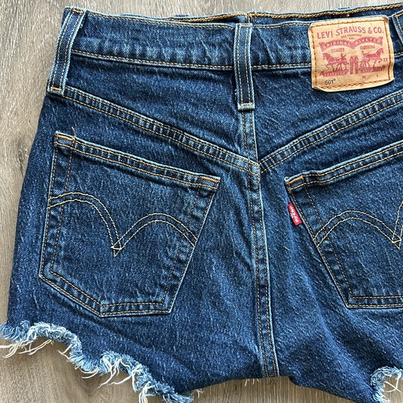 Levi's Women's 501 Original High Rise Jean Shorts - Dark Indigo - Picture 7 of 7
